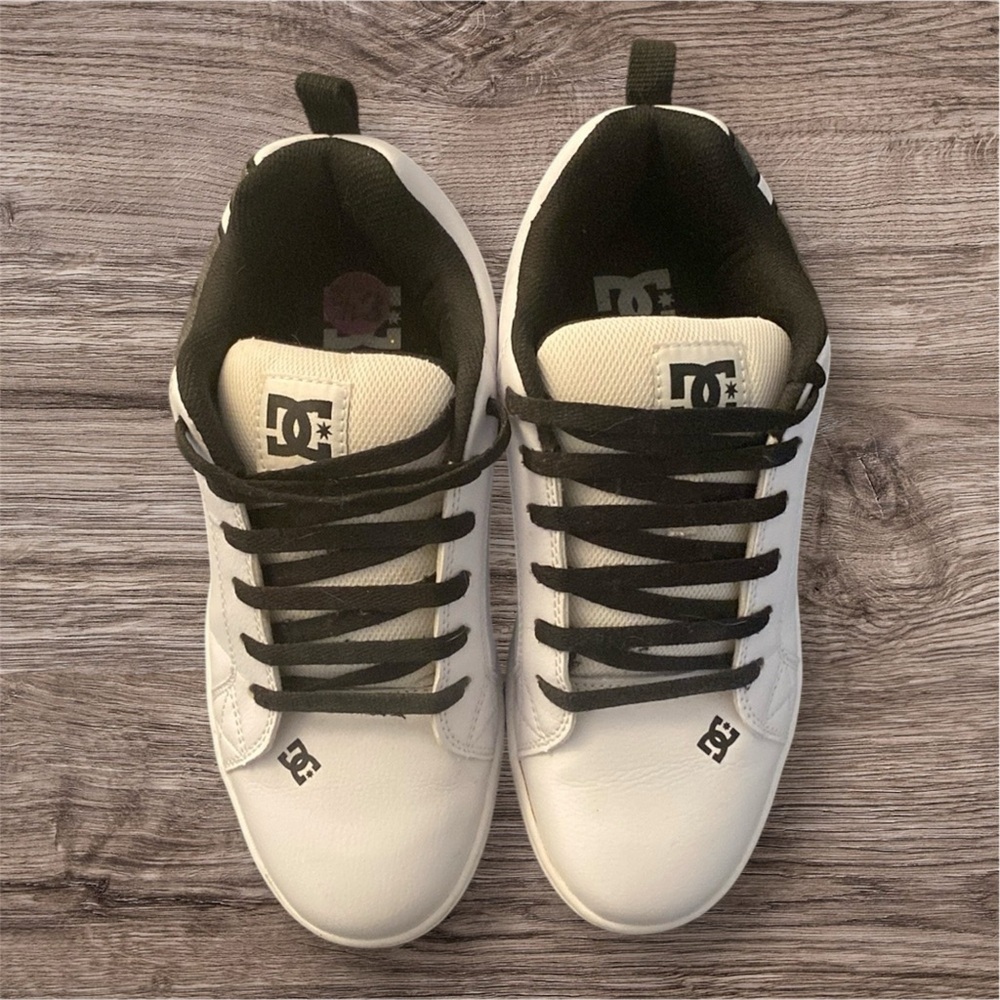 DC Men’s Court Graffiik SE Skate Shoes